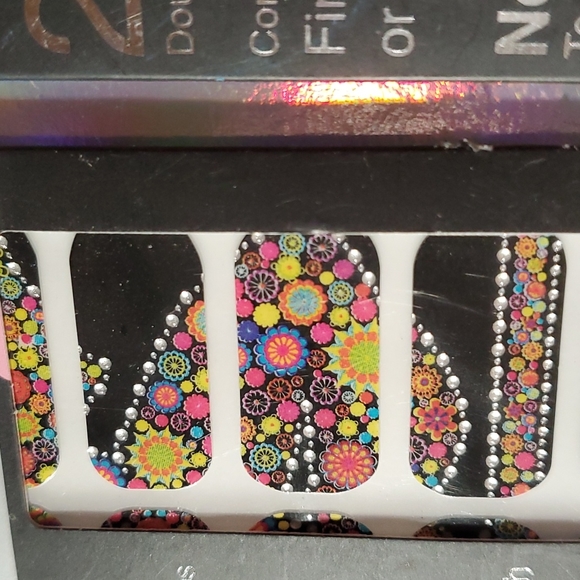 Nail Stickers lot of 3 Leopard Print Flowers with Gems and Roses with Black tip - Picture 5 of 6